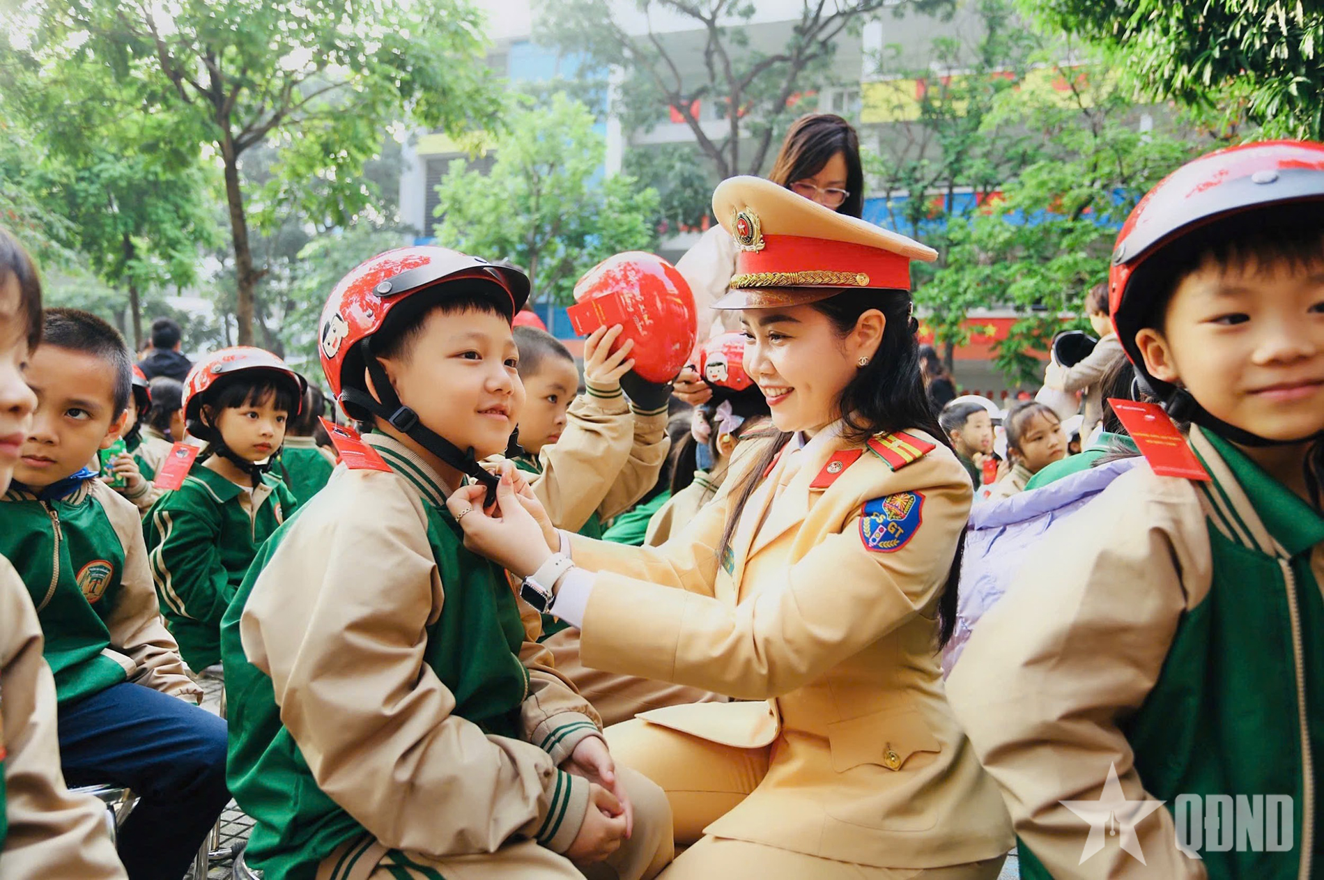 Tuyên truyền Luật trật tự an toàn giao thông đối với học sinh Trường Tiểu học Trung Tự